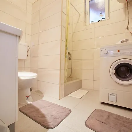 - Free Parking Apartment *