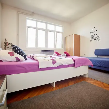 - Free Parking Апартаменты *